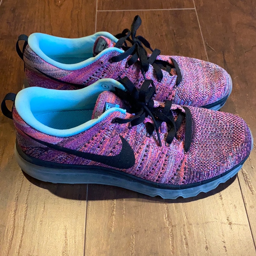 Gently used women’s Nike flyknit AirMax size 11